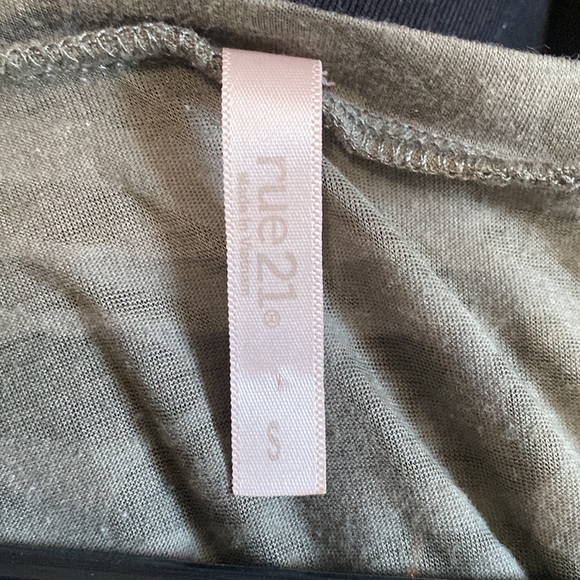 Sheer comfy rue 21 tee - Picture 3 of 4